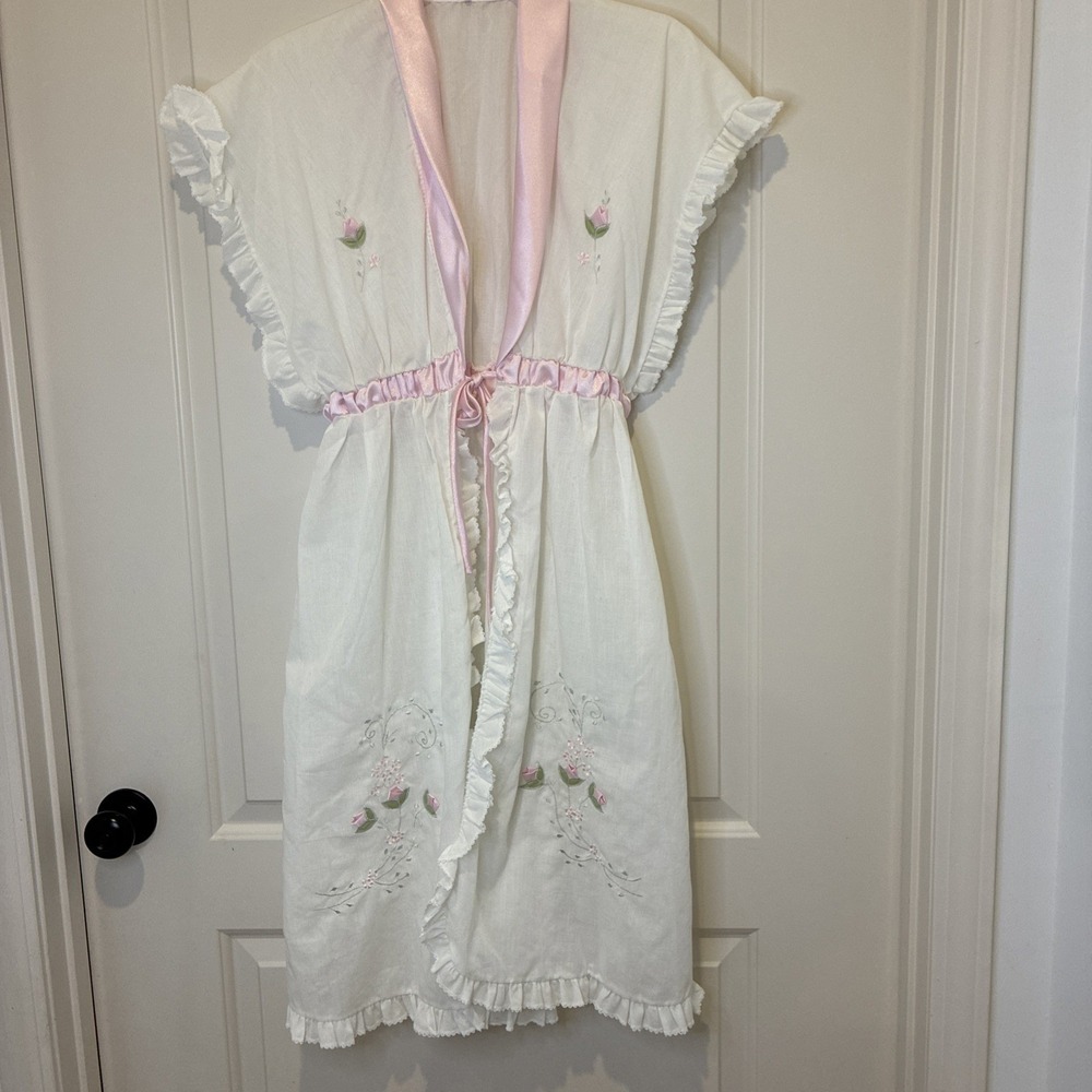 Vintage White Cotton Floral Embroidered Robe Pink Satin Trim  Robe Cottagecore